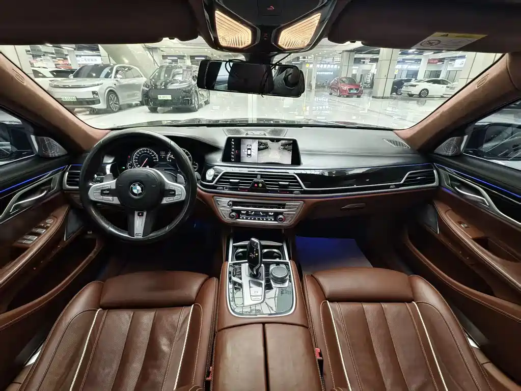 BMW 7 Series 2019 — фото 8