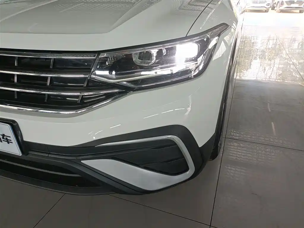Volkswagen Tiguan L 2023 — фото 24