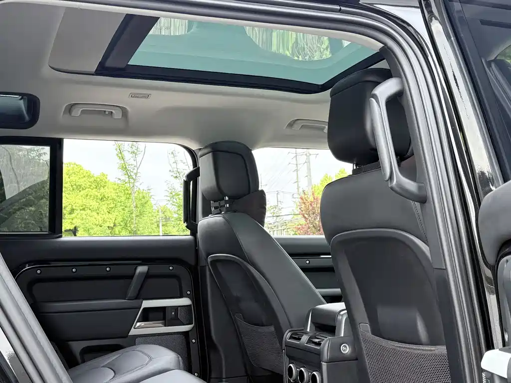Land Rover Defender 2024 — фото 20
