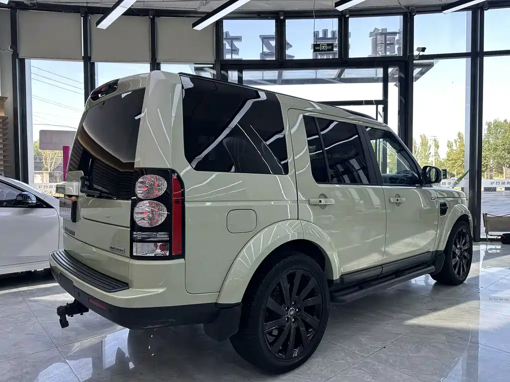 Land Rover Discovery 2014 — фото 17