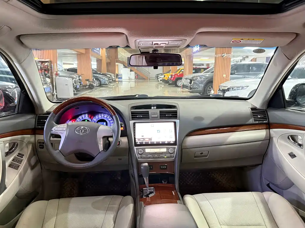 Toyota Camry 2015 — фото 12