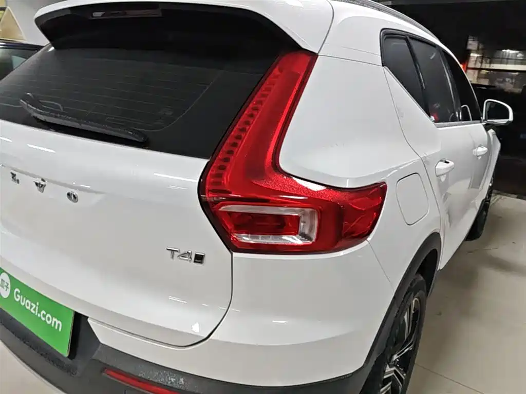 Volvo XC40 2021 — фото 8