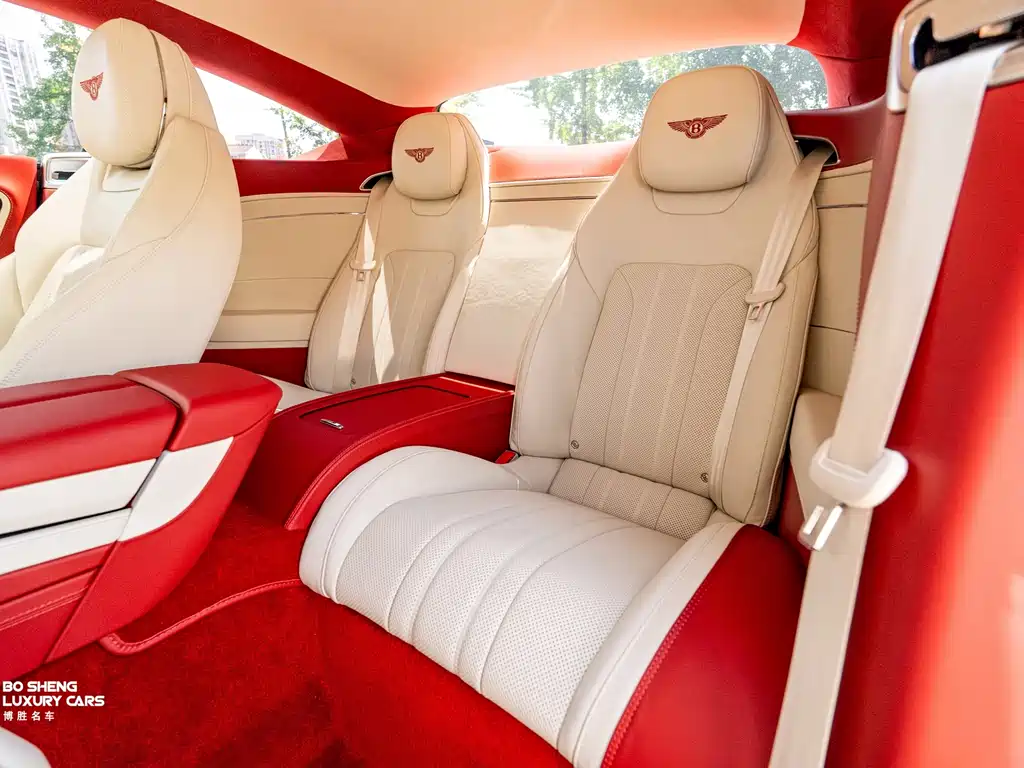 Bentley Continental 2023 — фото 12