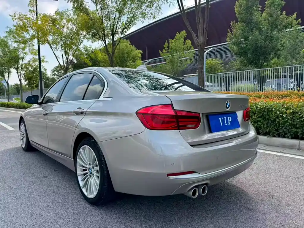 BMW 3 Series 2018 — фото 9