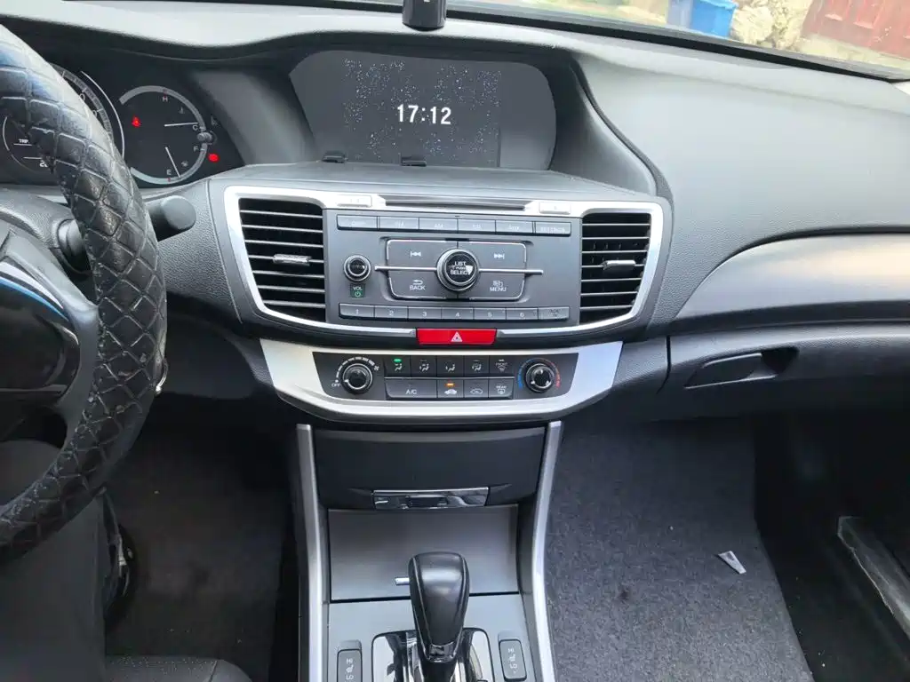 Honda Accord 2015 — фото 9