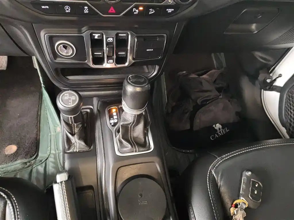 Jeep Wrangler 2020 — фото 14