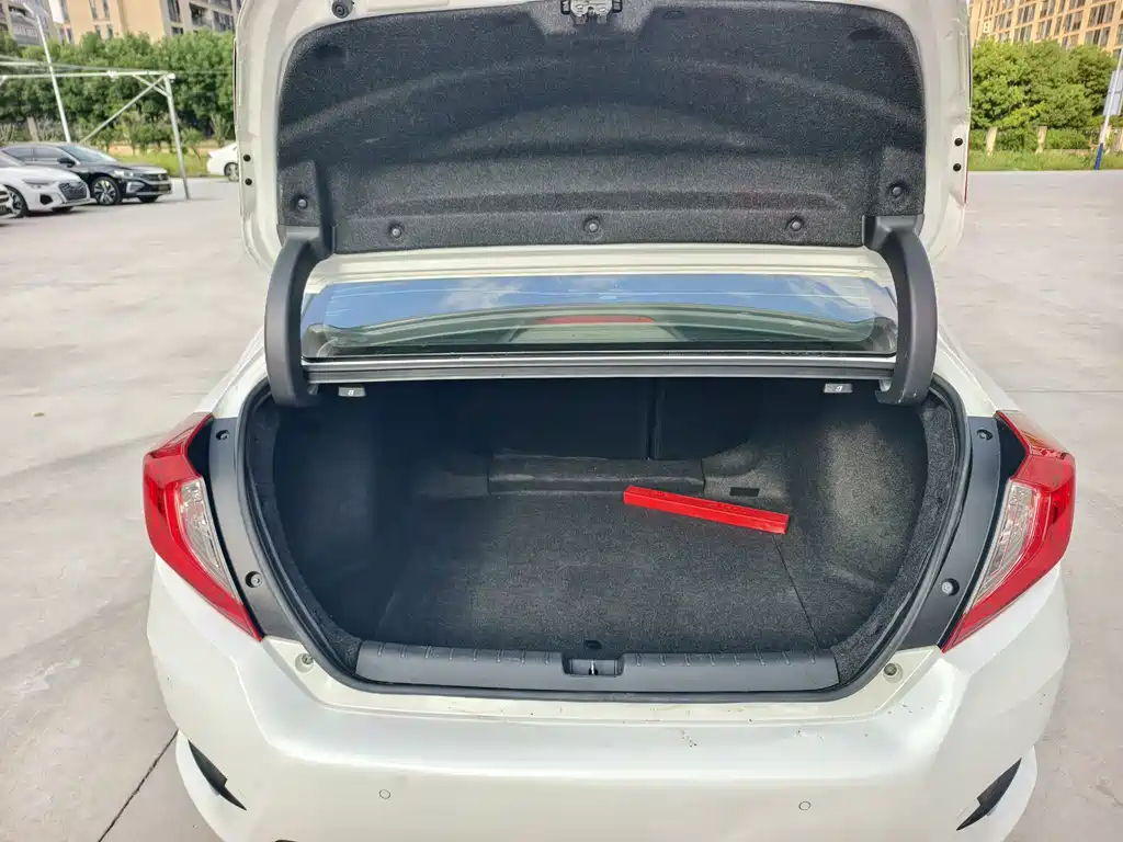 Honda Civic 2018 — фото 10