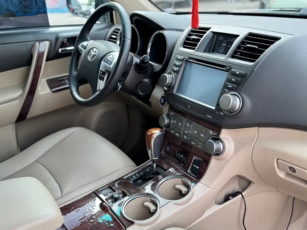 Toyota Highlander 2014 — фото 7