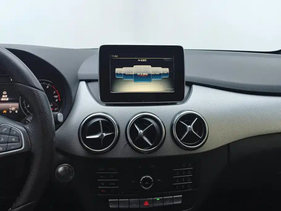 Mercedes-Benz B-Class 2016 — фото 13