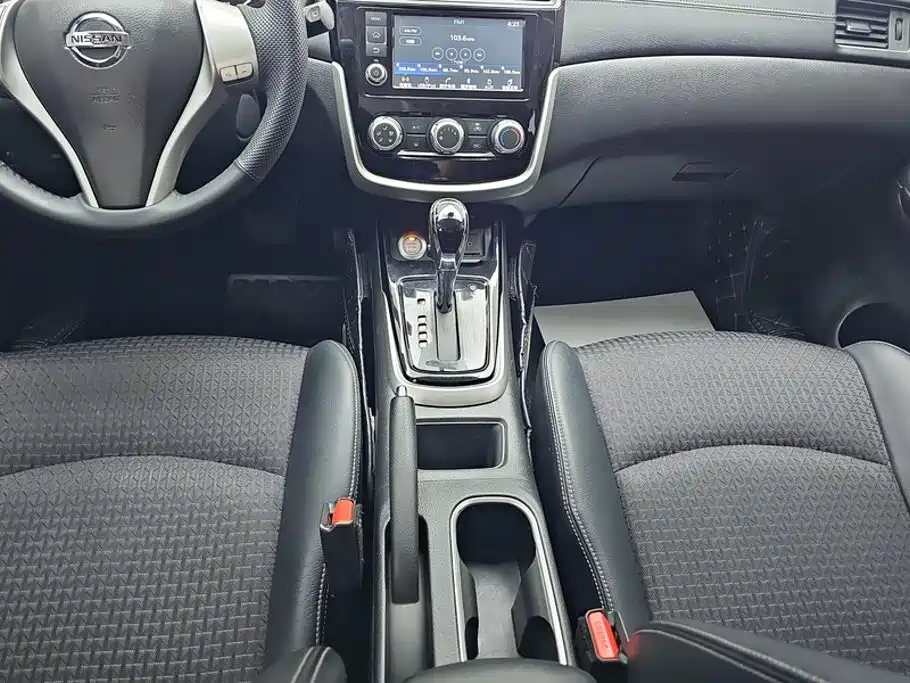 Nissan Tiida 2018 — фото 16