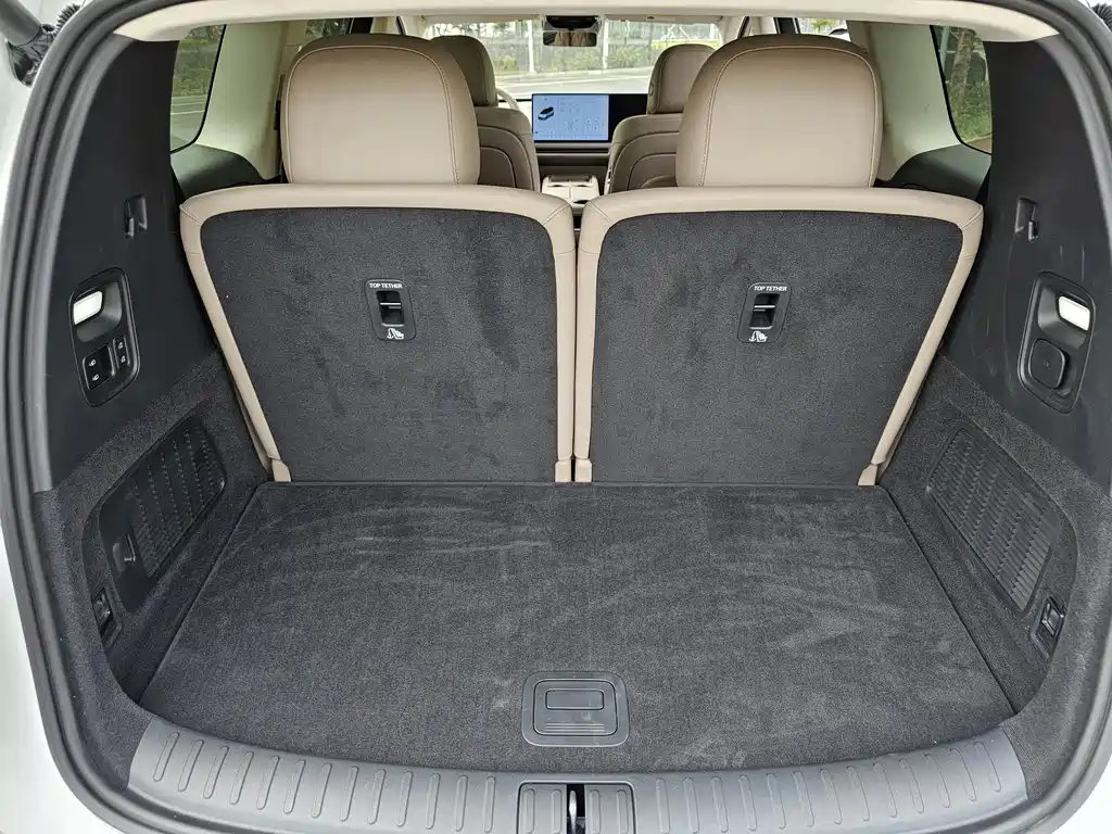 Li Auto i8 2025 — фото 18