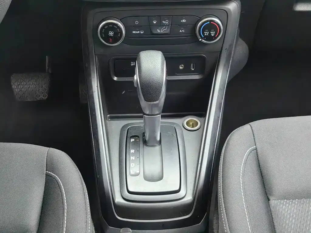 Ford EcoSport 2018 — фото 13