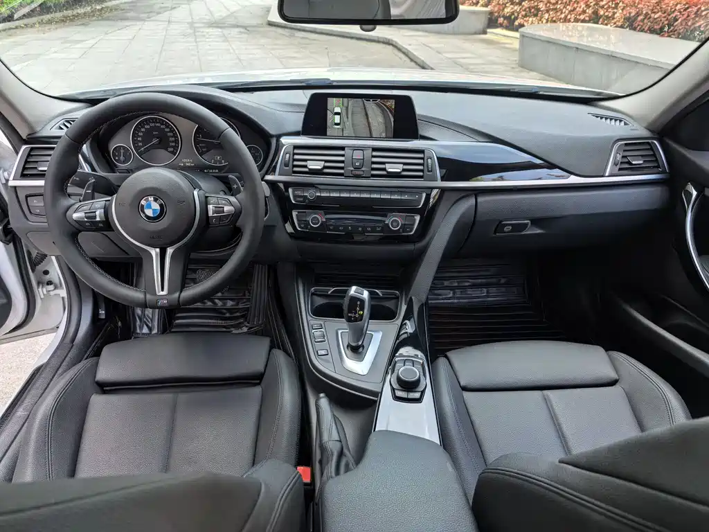 BMW 3 Series 2018 — фото 6