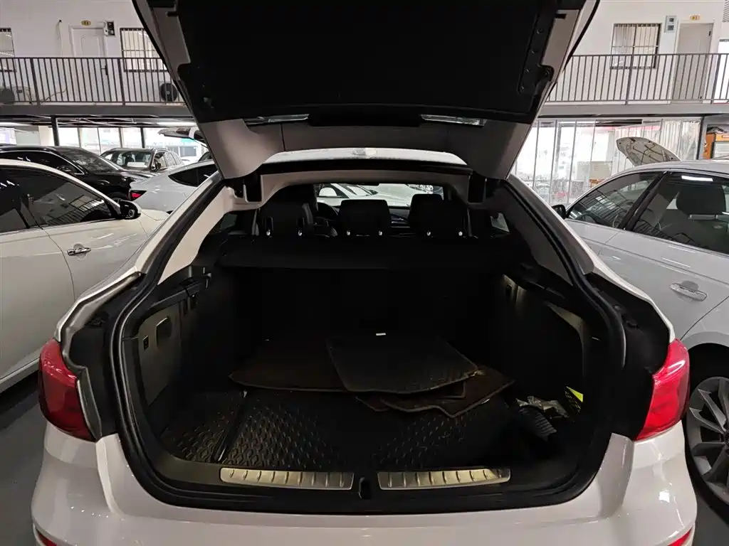 BMW 3 Series GT 2018 — фото 19