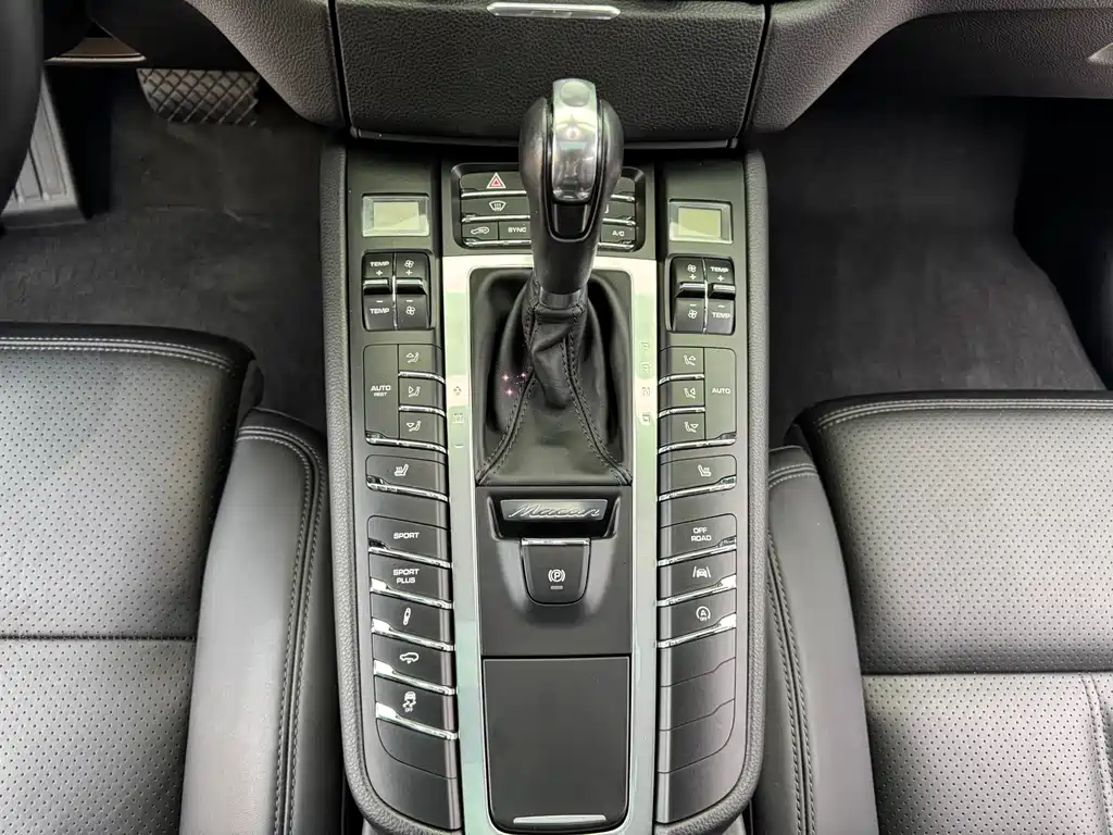 Porsche Macan 2018 — фото 16