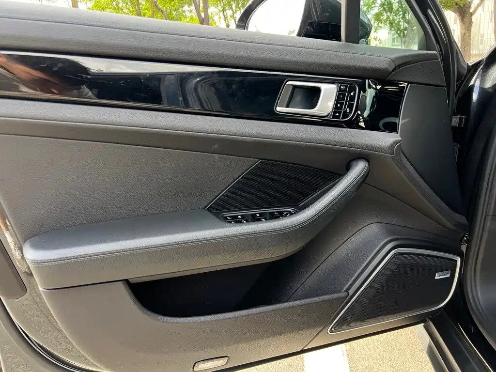 Porsche Panamera 2018 — фото 21