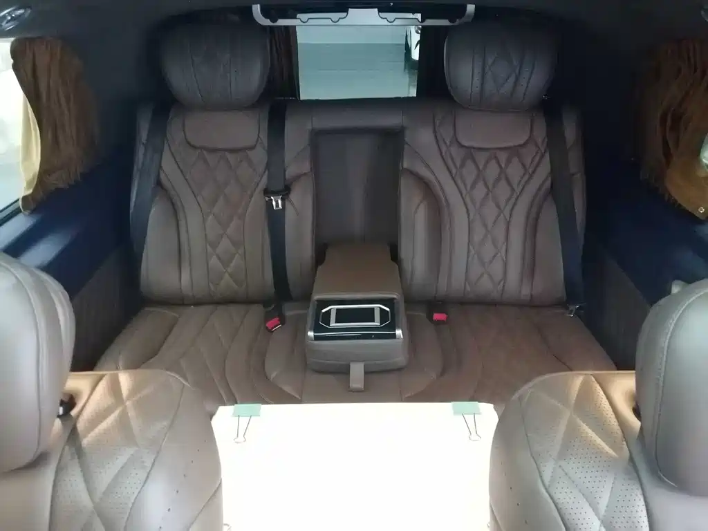 Mercedes-Benz V-Class 2021 — фото 11