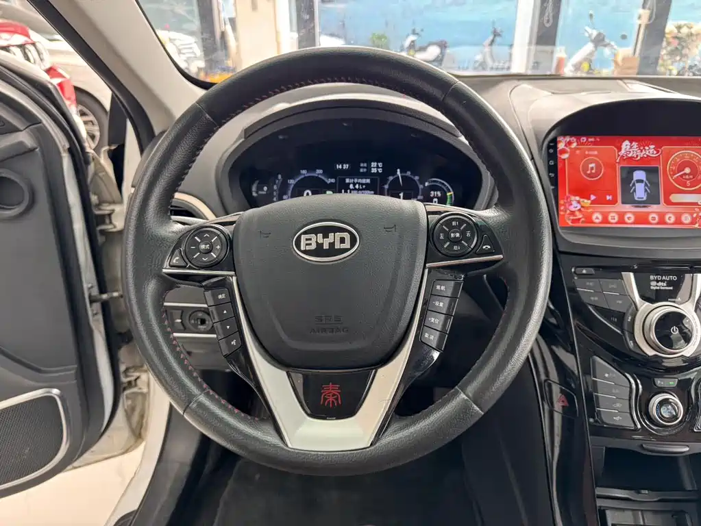 BYD Qin NEV 2015 — фото 13