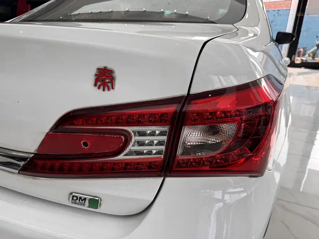 BYD Qin NEV 2015 — фото 26