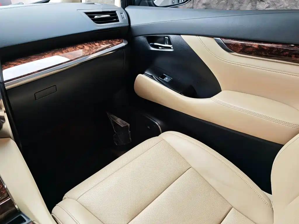 Toyota Alphard 2019 — фото 17