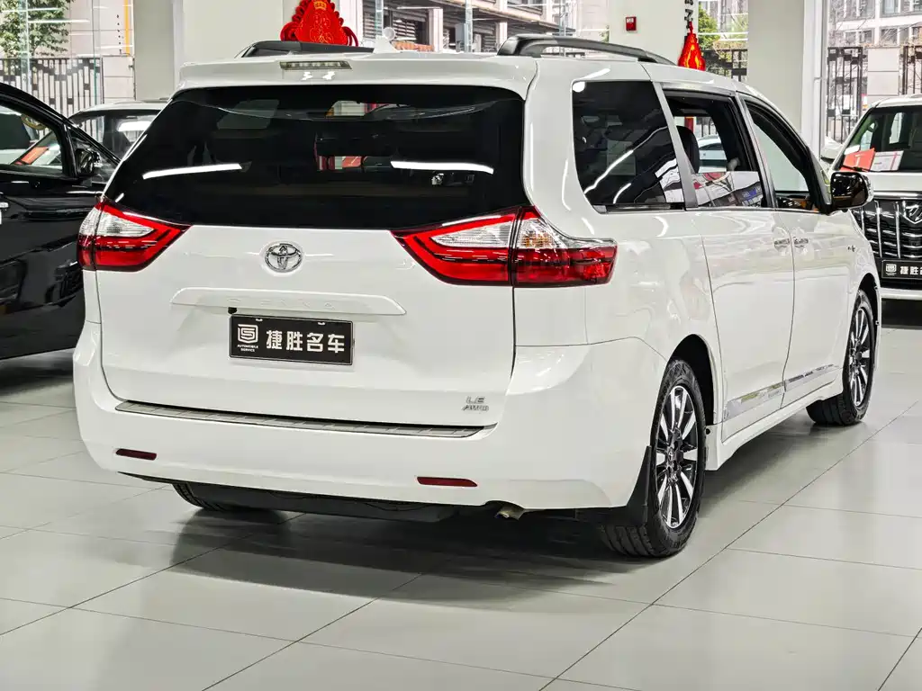Toyota Sienna 2018 — фото 4
