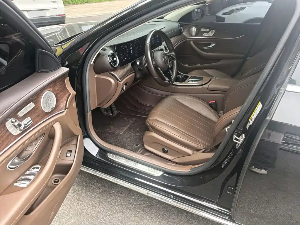 Mercedes-Benz E-Class 2022 — фото 2