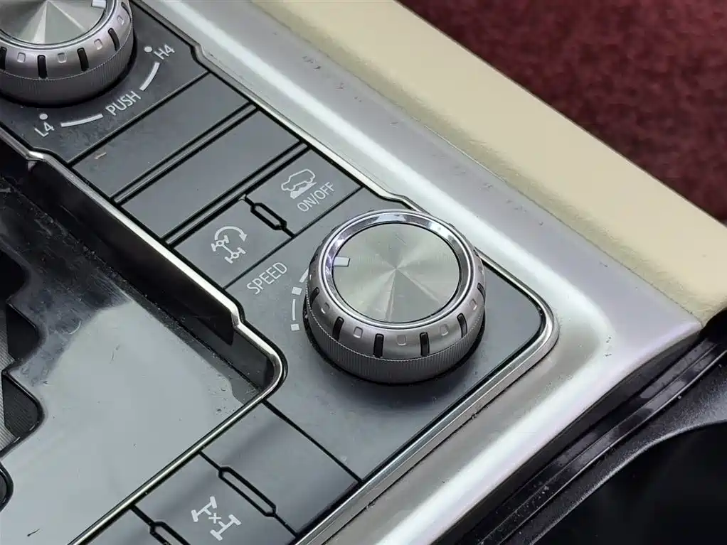 Toyota Land Cruiser 2020 — фото 16