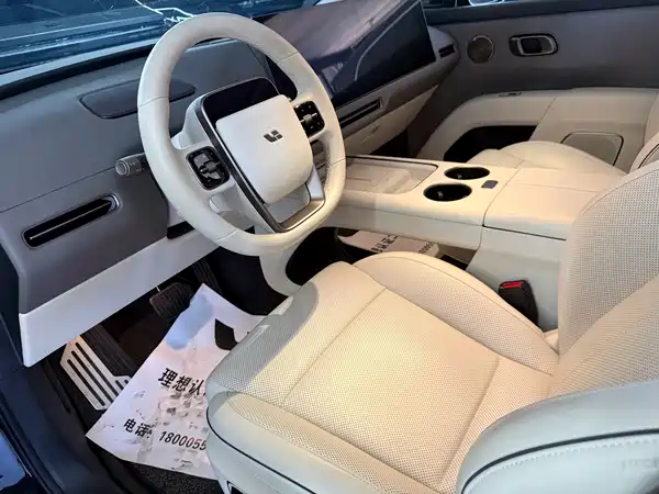 Li Auto i8 2025