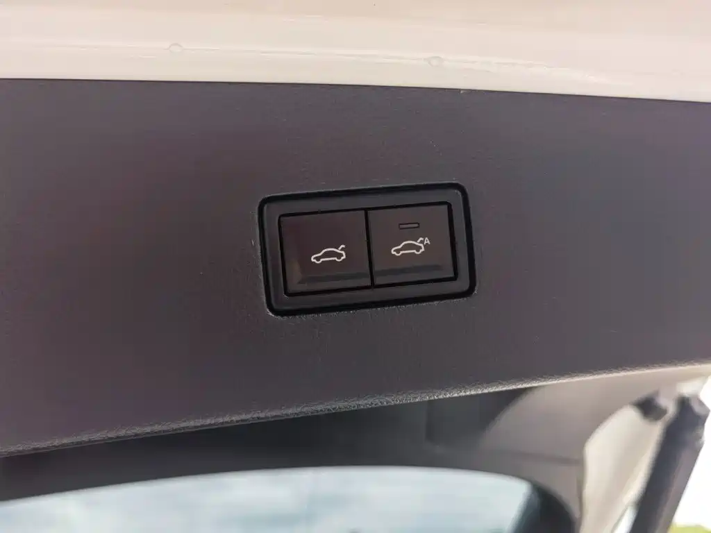 Volkswagen Tiguan L Plug-In Hybrid 2021 — фото 26