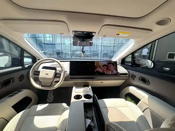 Li Auto i8 2025