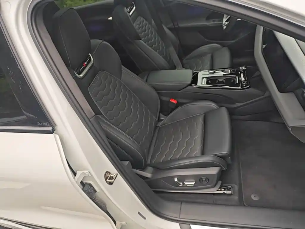 Audi Q6L E-Tron 2025 — фото 25