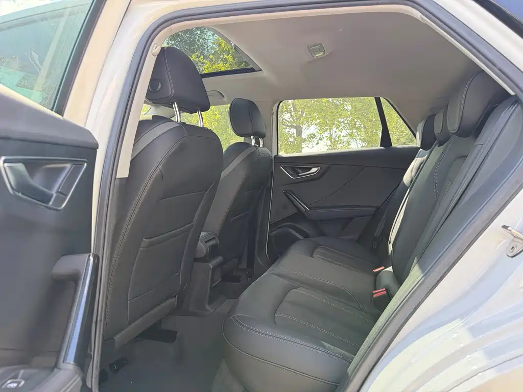 Audi Q2L 2023