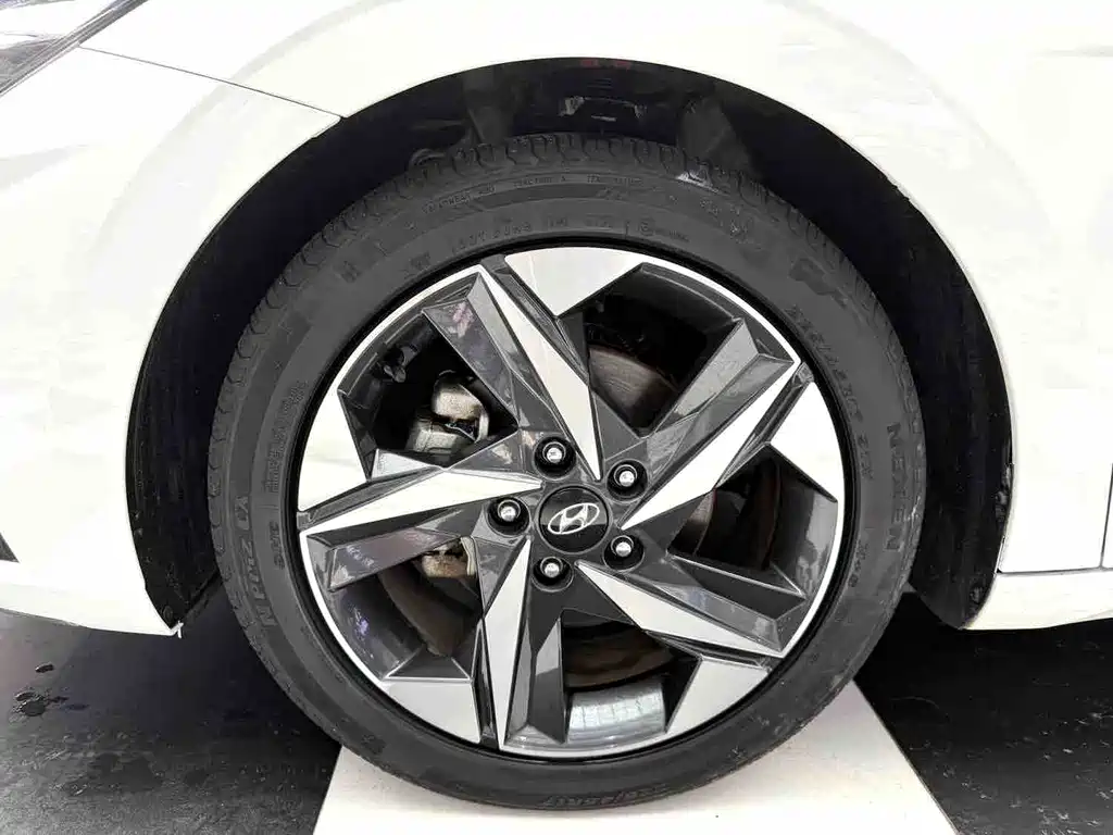 Hyundai Elantra 2022 — фото 12