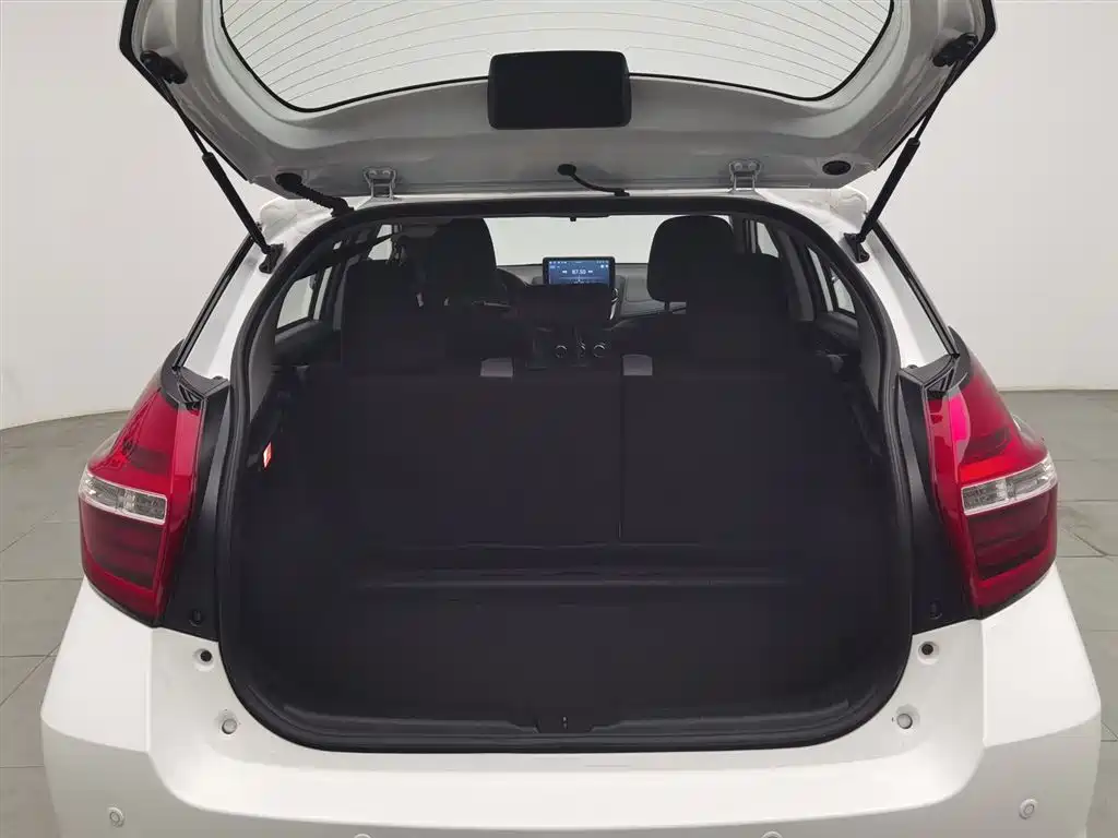 Toyota Yaris L 2020 — фото 16