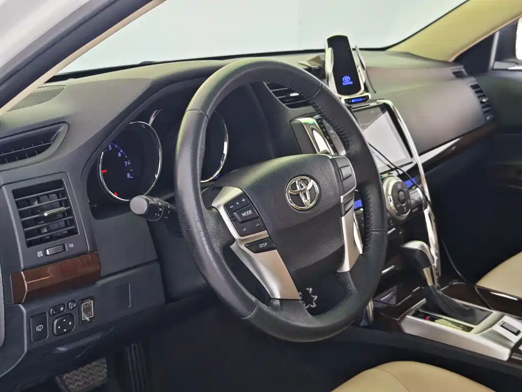 Toyota Reiz 2015 — фото 27