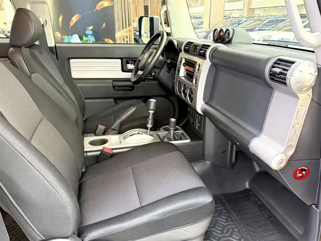 Toyota FJ Cruiser 2020 — фото 22