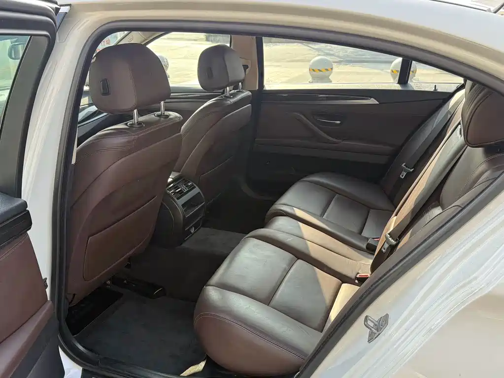 BMW 5 Series 2015 — фото 12