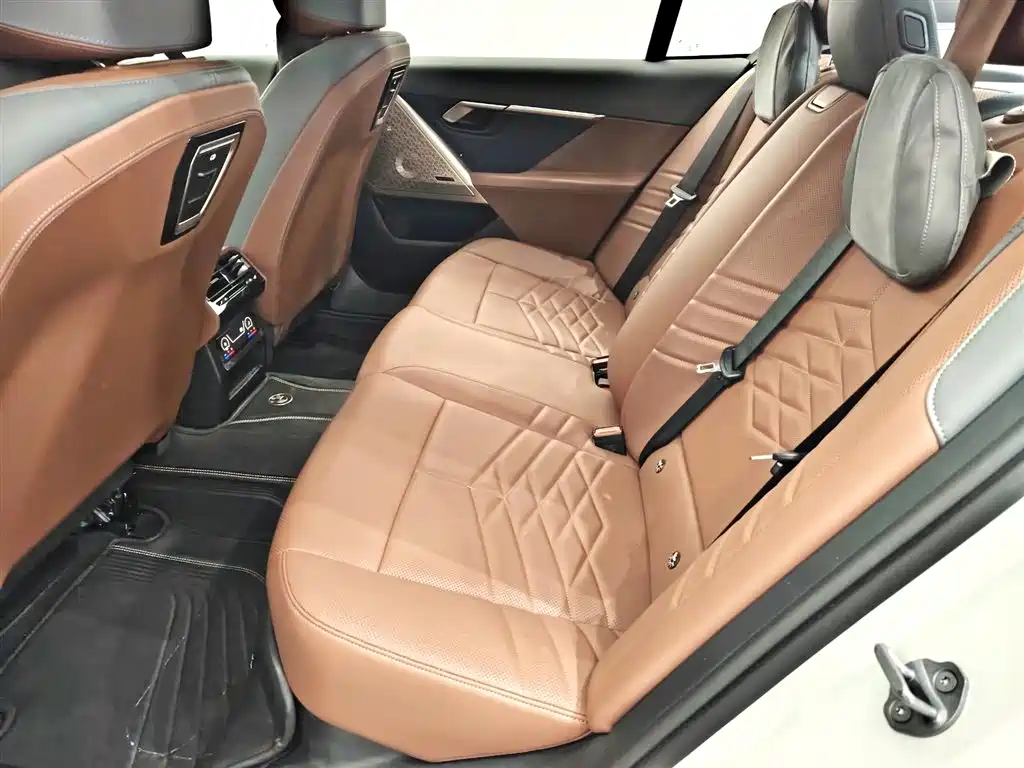 BMW 5 Series — фото 10