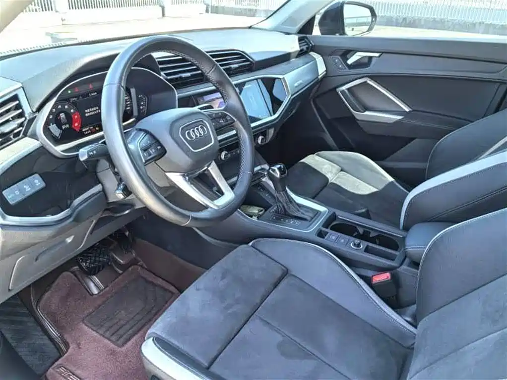 Audi Q3 2022 — фото 2