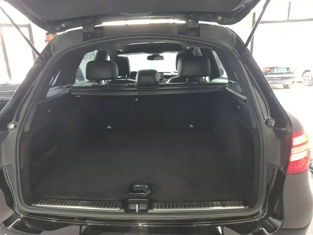 Mercedes-Benz GLC 2017 — фото 15