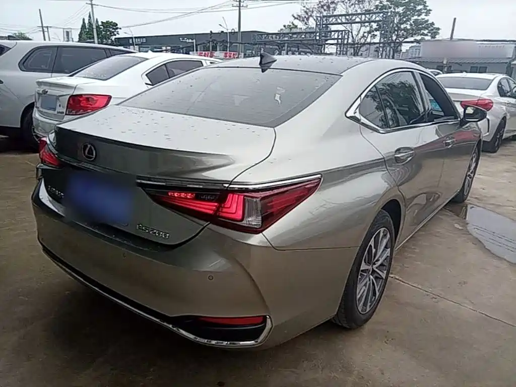 Lexus ES 2023 — фото 7