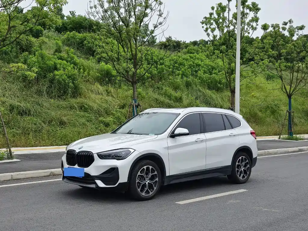 BMW X1 2022 — фото 1