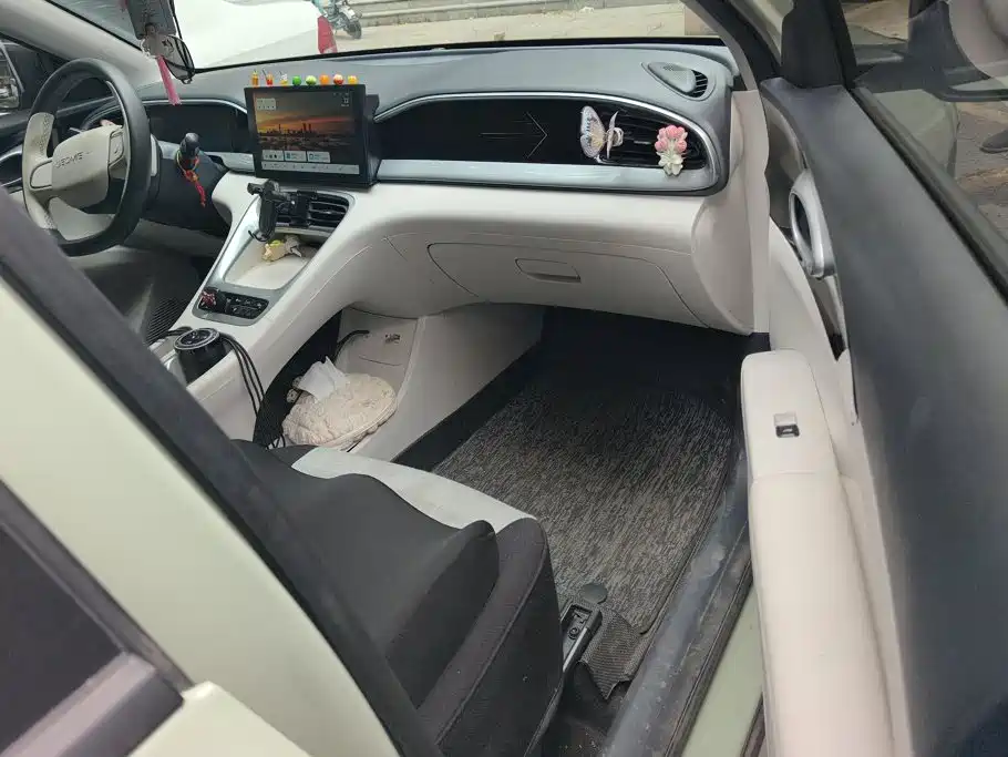 Geely Galaxy Starwish 2025 — фото 8