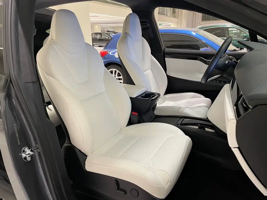 Tesla Model X 2019 — фото 10