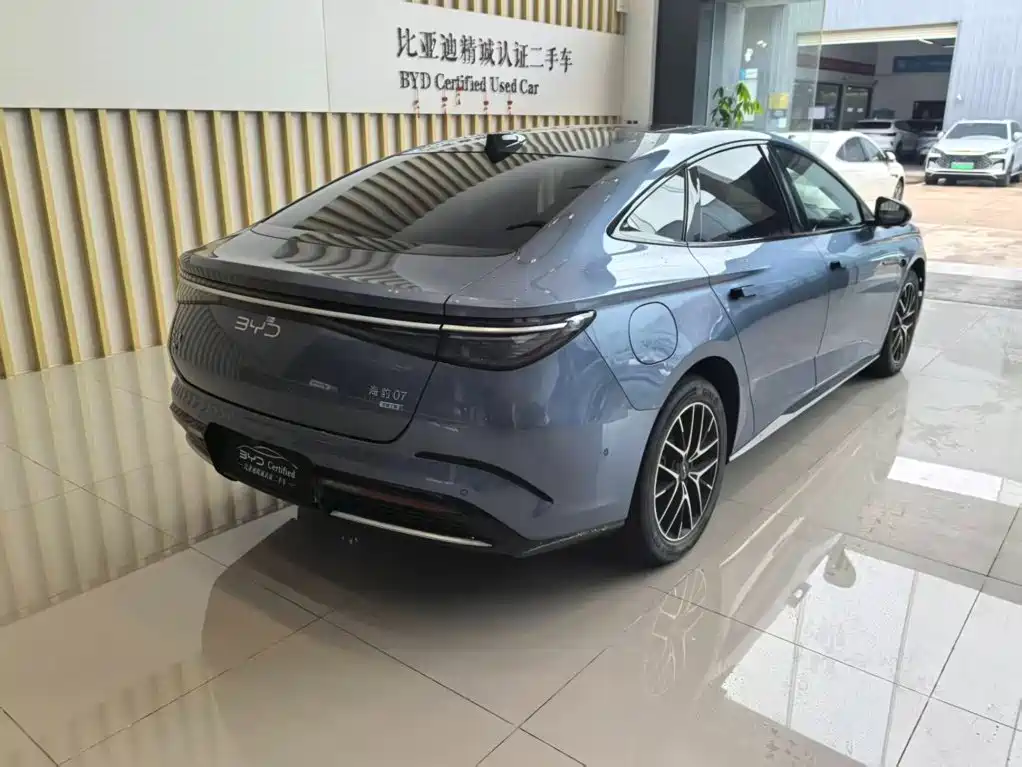 BYD Seal 07 DM-i 2025 — фото 8