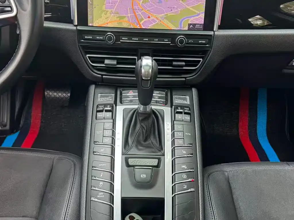 Porsche Macan 2022 — фото 12