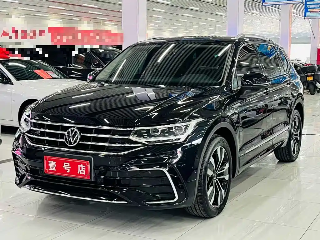 Volkswagen Tiguan L 2022 — фото 1