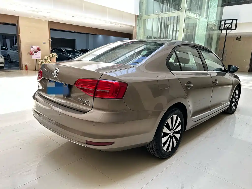 Volkswagen Sagitar 2015