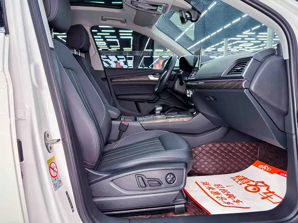 Audi Q5L 2023 — фото 14