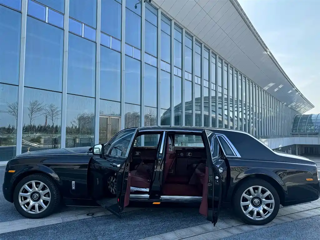 Rolls-Royce Phantom 2015 — фото 2